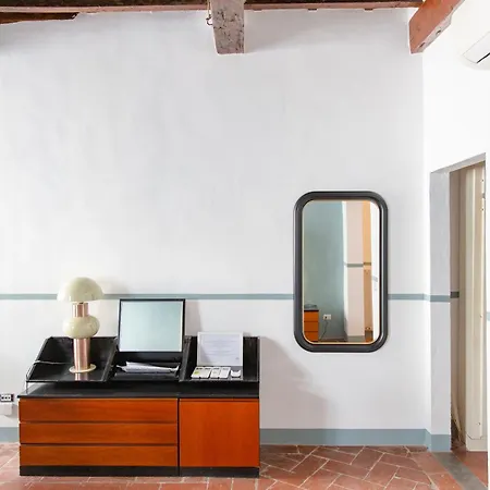Stunning & Sunny Near Piazza Santo Spirito Apartment
