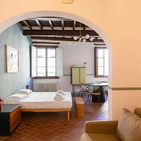 Stunning & Sunny Near Piazza Santo Spirito *