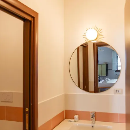 Stunning & Sunny Near Piazza Santo Spirito Apartment Florence