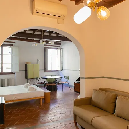 Stunning & Sunny Near Piazza Santo Spirito *